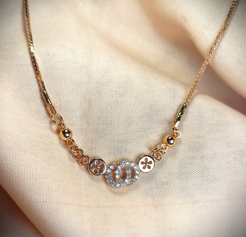 Elegant Gold Pendant Necklace with Hand Motif
